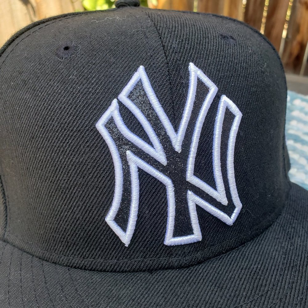 NEW ERA Black Glitter NY Snapback Hat! - Picture 15 of 16